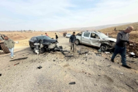 Diyarbakır’da iki otomobil kafa kafaya çarpıştı: 2 yaralı