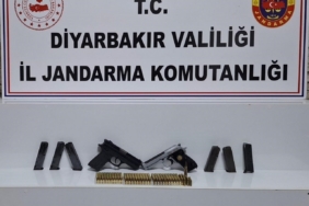 Diyarbakır’da JASAT’ın çalışmalarında tabancalar ve mühimmatları ele geçirildi