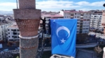 Doğu Türkistan’daki zulme dikkat çekmek istediler, 8 asırlık medreseye Doğu Türkistan bayrağı astılar