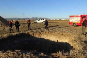 Dört metrelik çukura düşen keçi itfaiyece kurtarıldı