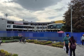 Düzce’de yıkım çalışması süren belediye binasında yangın