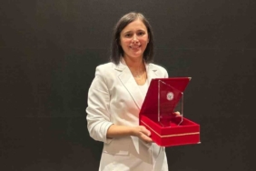 Eczacılık Fakültesi Öğretim Üyesi Doç. Dr. Çevik’e "TEB Eczacılık Akademisi Teşvik Ödülü"