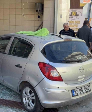 Edirne’de otomobil fırına girdi: 4 yaralı