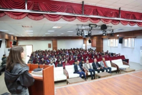 Eğil Belediyesi lise öğrencilerine etkili sınav hazırlıkları konferansı verdi