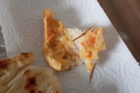 Elazığ’da ekmeğin içerisinden odun parçaları çıktı