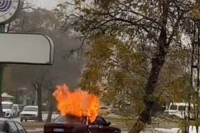 Elazığ’da seyir halindeyken yanan otomobil kullanılamaz hale geldi