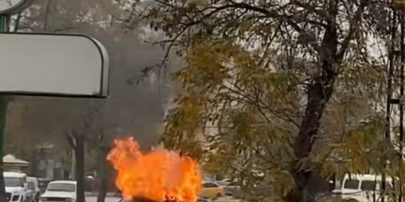 Elazığ’da seyir halindeyken yanan otomobil kullanılamaz hale geldi