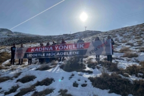 Elazığ’ın 2 bin 347 metrelik Hazarbaba zirvesinden şiddete karşı uyarı mesajı