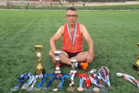 Emekli polis, deprem bölgesinden rekorlara koşuyor