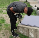 Emet’te Mesleki ve Teknik Anadolu Lisesi öğrencileri eski ve riskli rögar kapaklarını yenileriyle değiştirdi