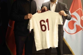 Ertuğrul Doğan, TFF Başkanı Hacıosmanoğlu’na forma hediye etti