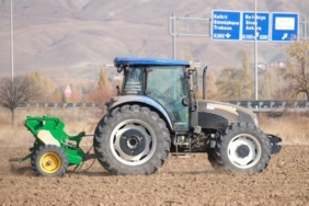 Erzincan Belediyesi uygulama tarlalarında hububat ekimi yaptı