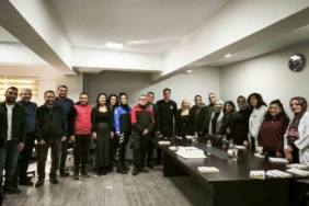 Erzincan polisinden öğretmenlere ’Öğretmenler Günü’ sürprizi