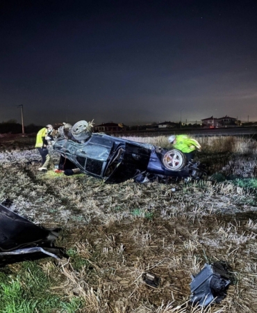 Erzincan’da takla atan otomobilde 2 kişi yaralandı