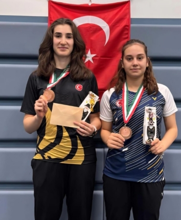 Erzincanlı badmintonculardan Macaristan’da çifte bronz madalya