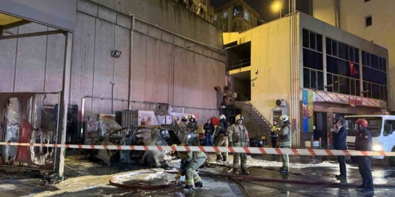 Esenyurt’ta şarjda olan elektrikli araç alev alarak patladı