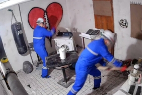 Eskişehir’de açılan ’stres evi’ne girenler eşyaları kırıp rahatlıyor