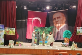Eskişehirli çocuklardan anlamlı tiyatro gösterisi