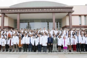 ESOGÜ’lü genç diş hekimi adayları beyaz önlüklerini giydi