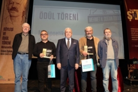 ETÜ öğretim üyesi Prof. Dr. Murat Kacıroğlu’na edebiyat eleştirisi ödülü