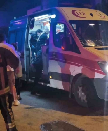 Evde yakılan mumlar yangına sebep oldu, binada panik yaşandı