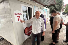 Fiyatın yarısından daha ucuza ekmek satınca metrelerce kuyruk oluştu