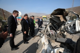 Freni arızalanan kamyon, ışıkta bekleyen 8 araca çarptı: 4 yaralı