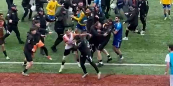 Futbol sahası ringe döndü, 24 kırmızı kart çıktı