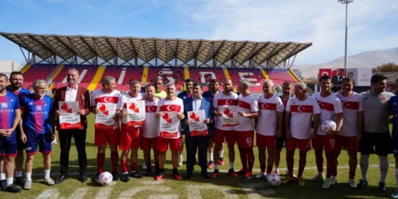 Futbolun efsane isimleri Niğde’de buluştu