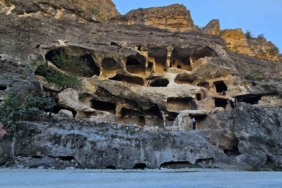 Gabar Dağı’ndaki saklı cennet: "7 katlı apartman mağarası"