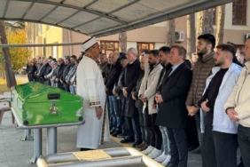 Gazeteci Çetinkaya’nın eşi Esra Çetinkaya son yolculuğuna uğurlandı