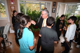 Geleceğin müzisyenlerinden Başkan Topaloğlu’na Öğretmenler Günü sürprizi