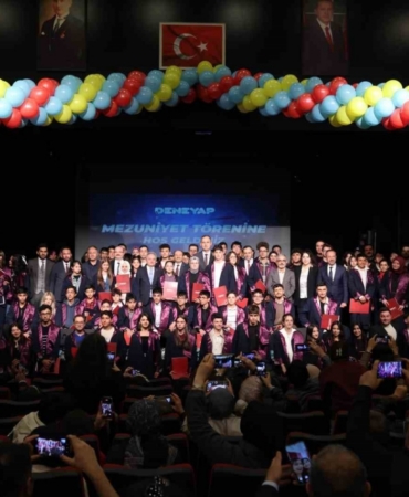 Geleceğin teknoloji yıldızları Deneyap Mezuniyet töreninde buluştu