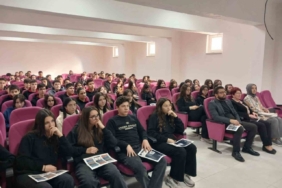 Gençler, ’Dijital Okuryazarlık ve Dezenformasyonla Mücadele’ konularında bilinçleniyor