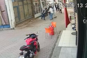 Gençlerin kavgası kanlı bitti: Bıçaklayıp, hiçbir şey olmamış gibi uzaklaştı