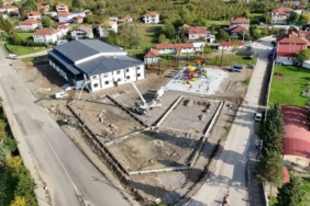 Gençlik merkezi ve futbol sahasında incelemelerde bulunuldu