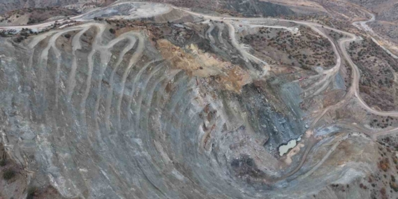 Göçük altında kalan işçiyi arama kurtarma çalışmaları 3’üncü gününde devam ediyor