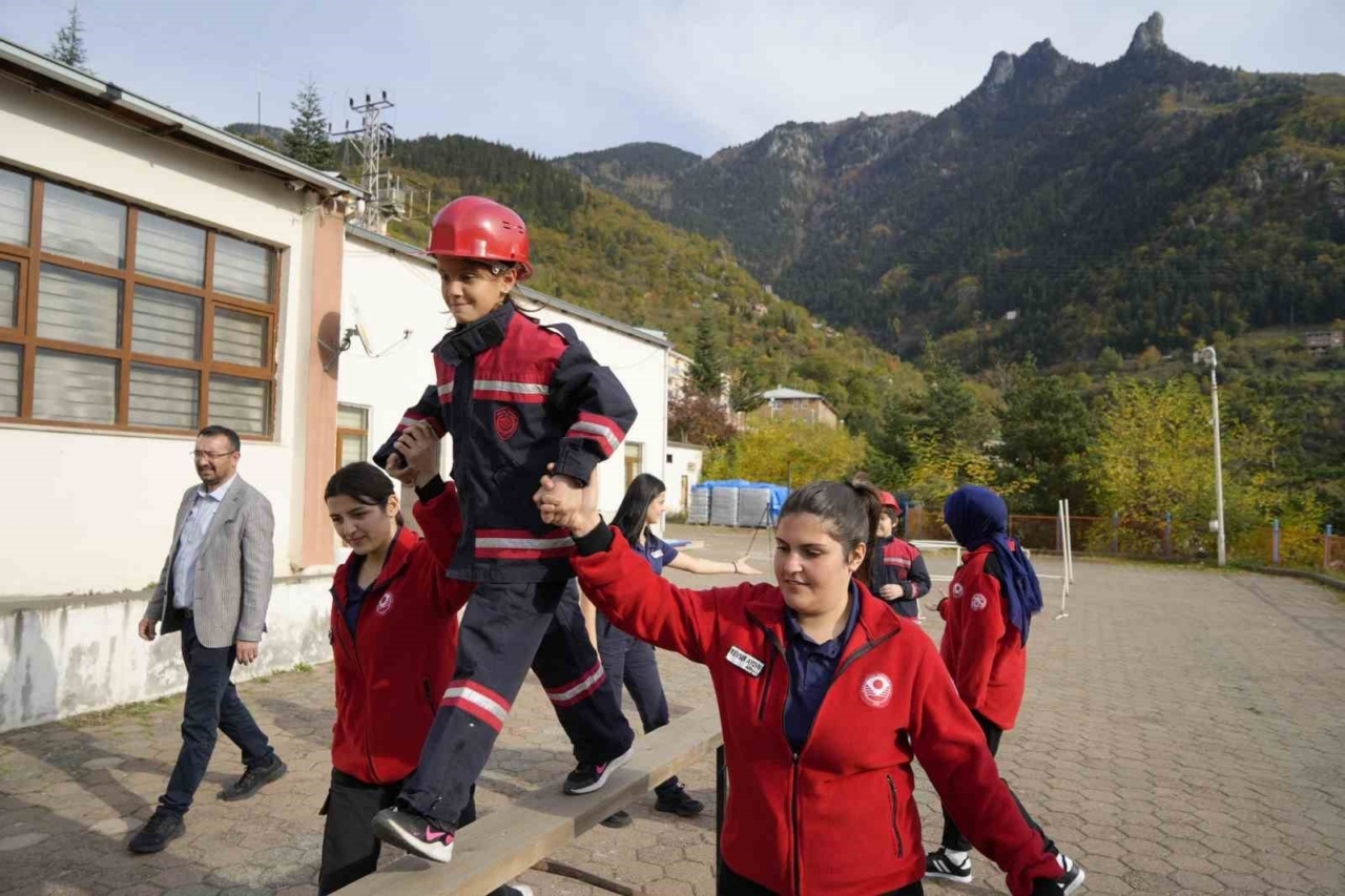 Gümüşhane’de itfaiyecilik eğitimi temelden başlıyor
