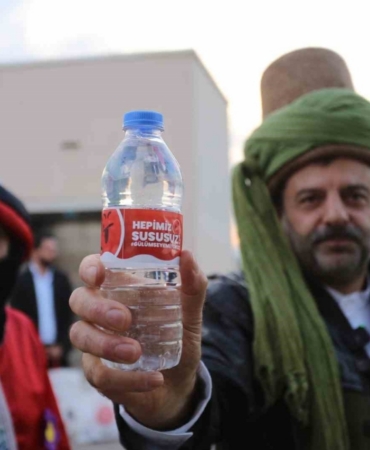 Gürsu’da Başkan Işık Evliya Çelebi oldu su dağıttı