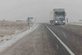 Gürün’de kar yağışı etkili oldu, görüş mesafesi yer yer 50 metreye düştü