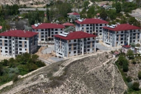 Gürün’de yapımı tamamlanan 85 afet konutunun anahtar teslimi yapıldı