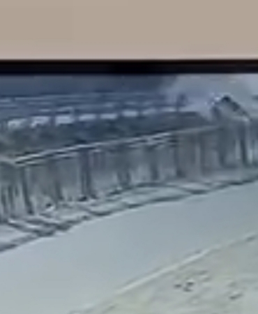 Hafif ticari araç sulama kanalına uçtu: O anlar kamerada