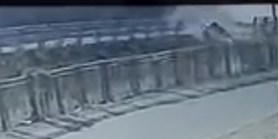 Hafif ticari araç sulama kanalına uçtu: O anlar kamerada