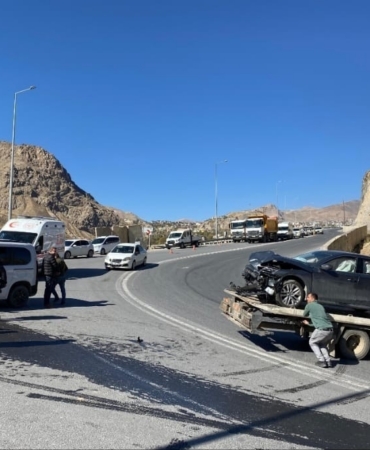 Hakkari-Van karayolunda trafik kazası: 3 yaralı