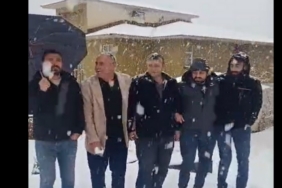 Hakkari’de halaylı kar yağışı kutlaması