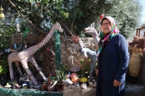 Halk eğitimden emekli oldu atıkları evinde sanata dönüştürdü