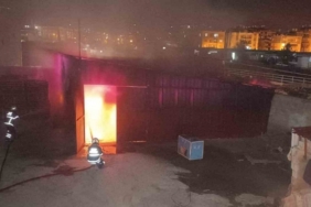 Hatay’da depo alevlere teslim oldu