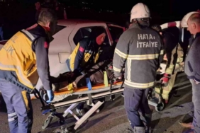 Hatay’da iki otomobil çarpıştı: 4 kişi yaralandı