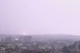 Hatay’da yıldırımın düşme anı kameraya yansıdı