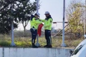 Hayrabolu Jandarması’nın bayrak hassasiyeti duygulandırdı